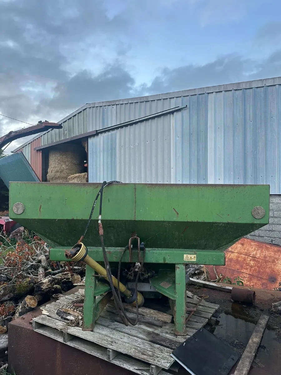 Amazone Fertiliser spreader - Image 1