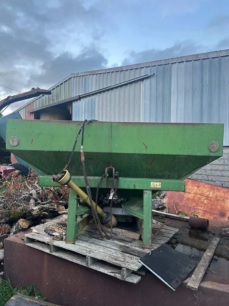 Amazone Fertiliser spreader - Image 3