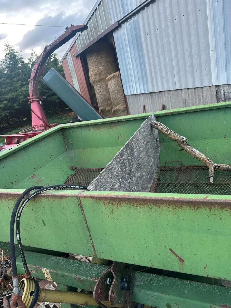 Amazone Fertiliser spreader - Image 4