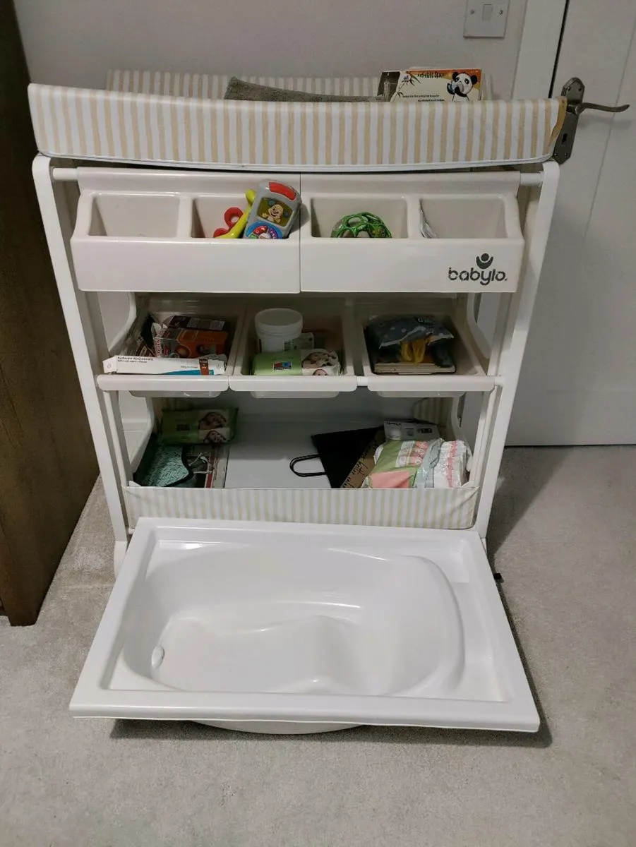 Babylo Bath and Changing table - Image 1