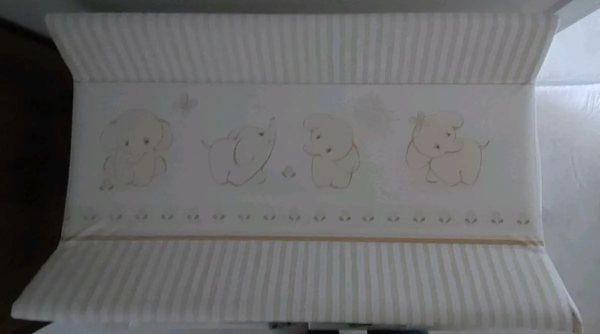 Babylo Bath and Changing table - Image 4