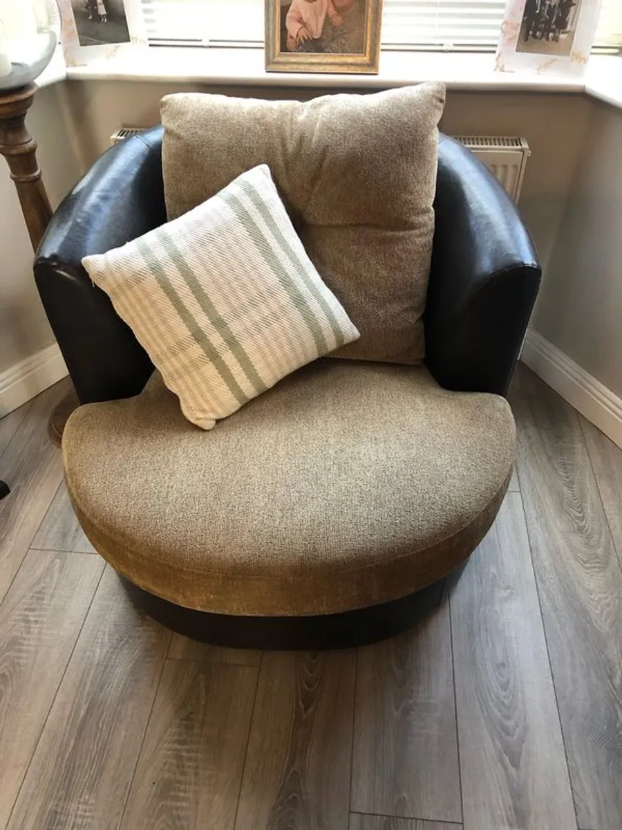 Couch, 2 chairs and foot stool - Image 3
