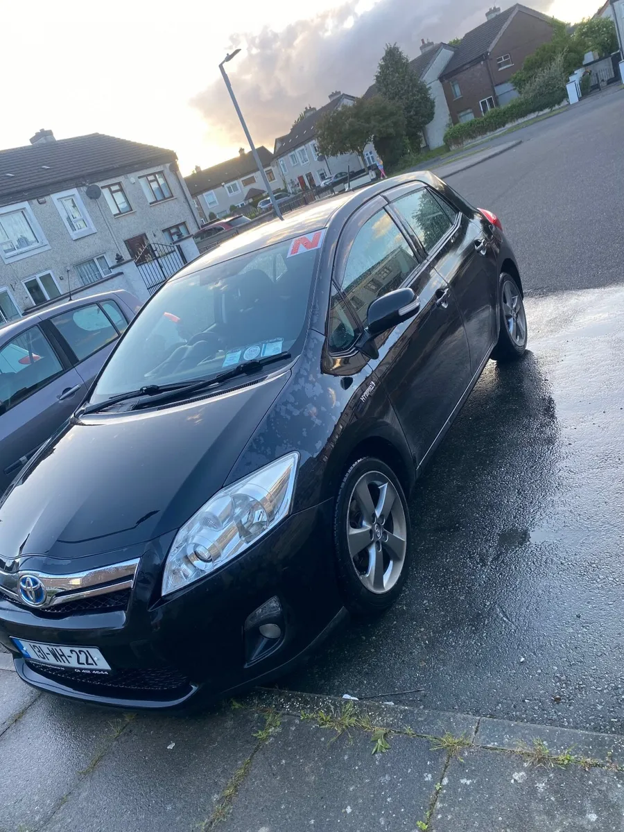 Toyota Auris 2013 - Image 2