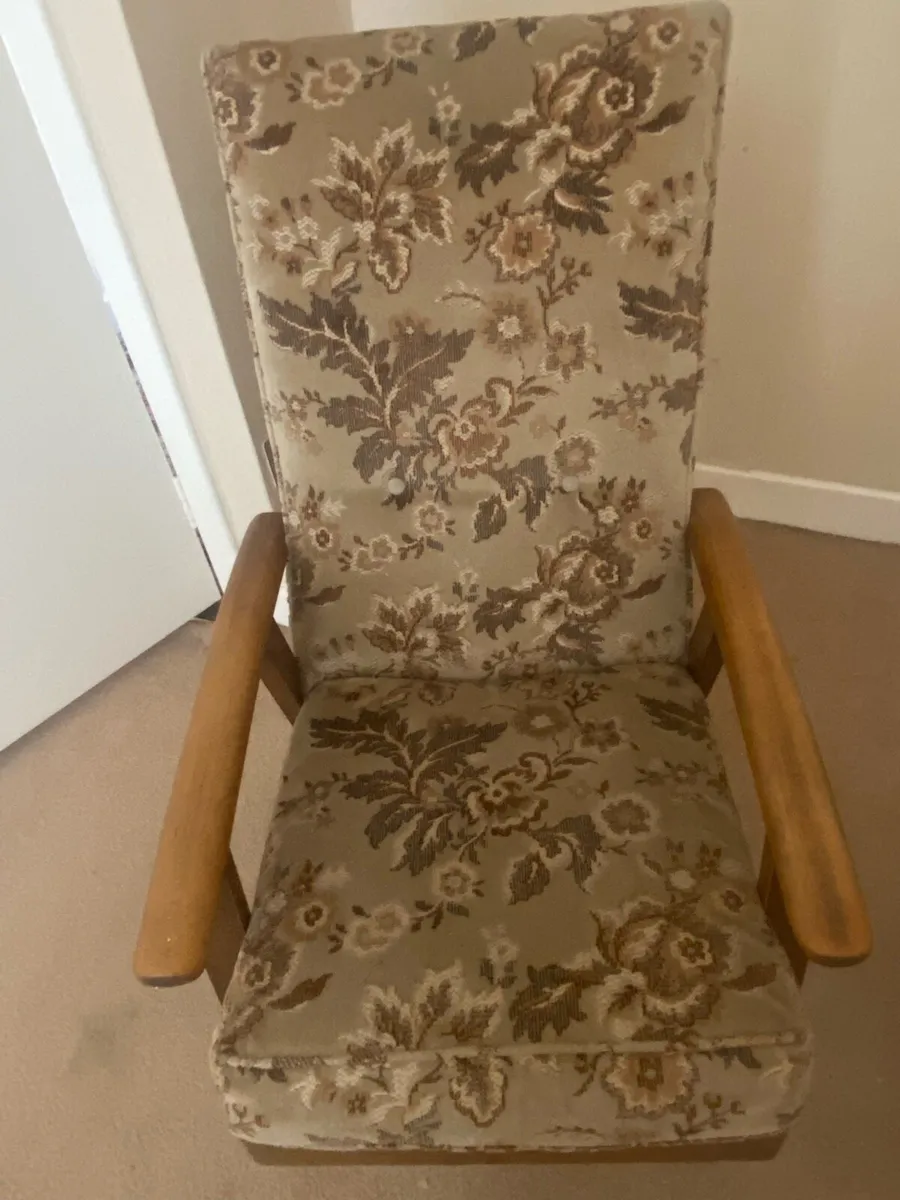 Vintage Super Comfortable Fireside Chairs x 2 - Image 4