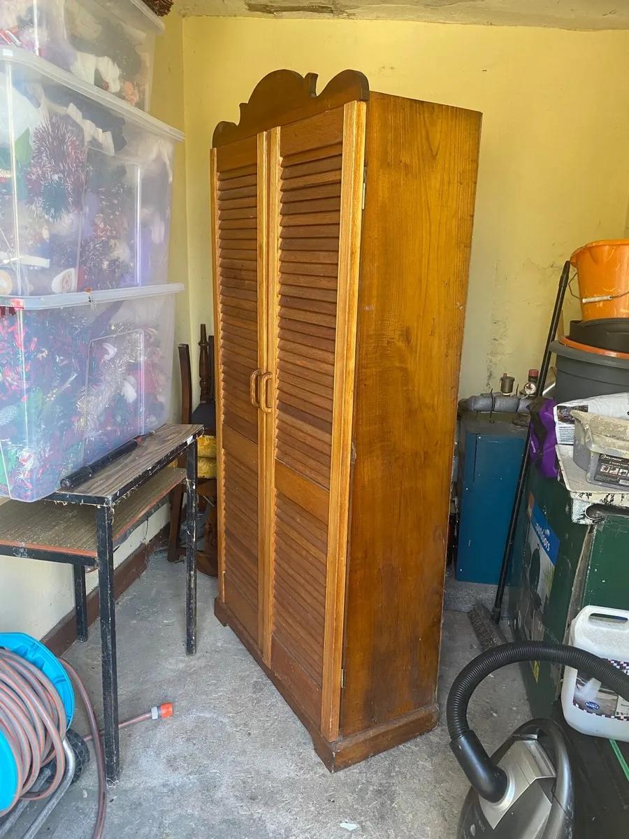 Cabinet - Image 1