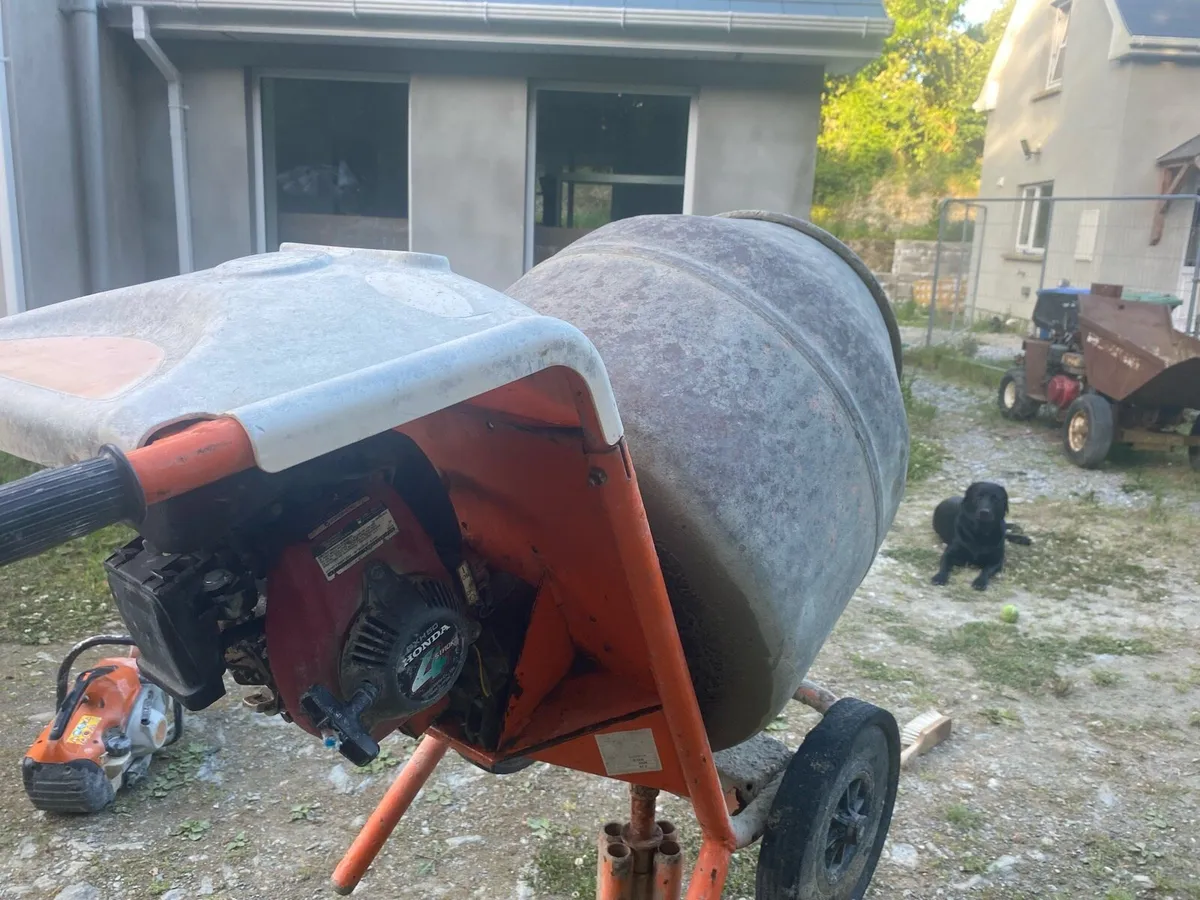 Con saw/petrol cement mixer. - Image 4