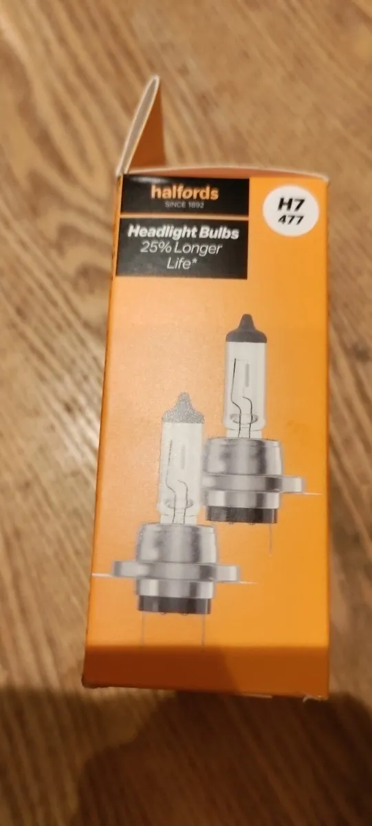 Car H7 headlight bulbs twin pack + Lucas 581 - Image 1