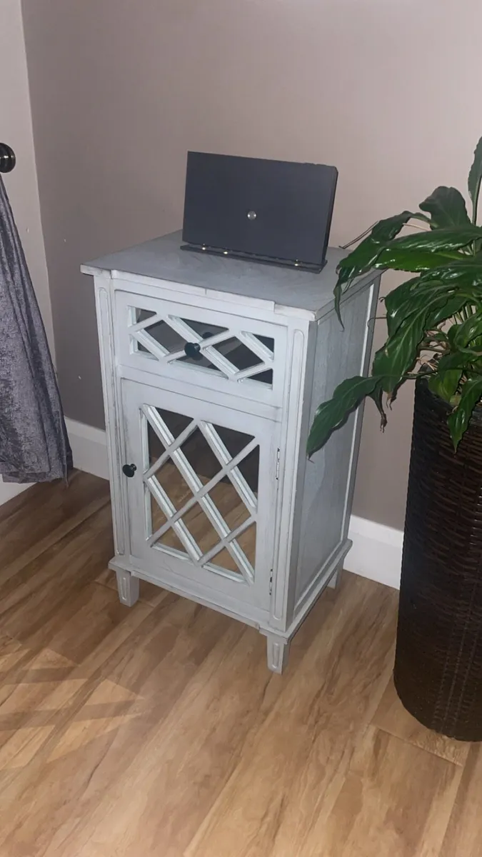Household furniture - Image 1