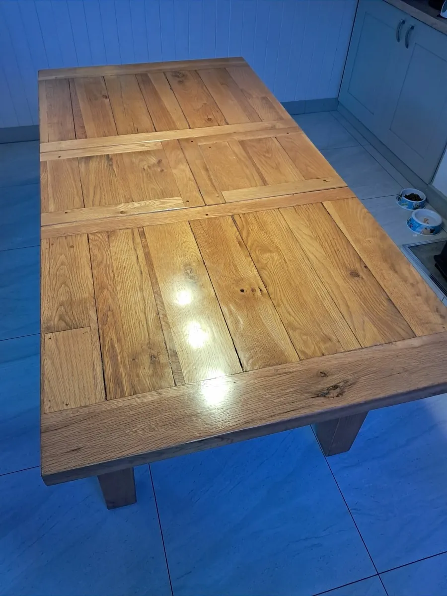 Solid oak Dining table - Image 1