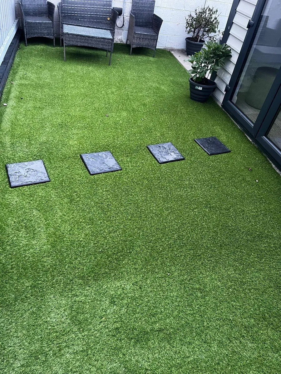 New fake grass 75+ rolls available - Image 2