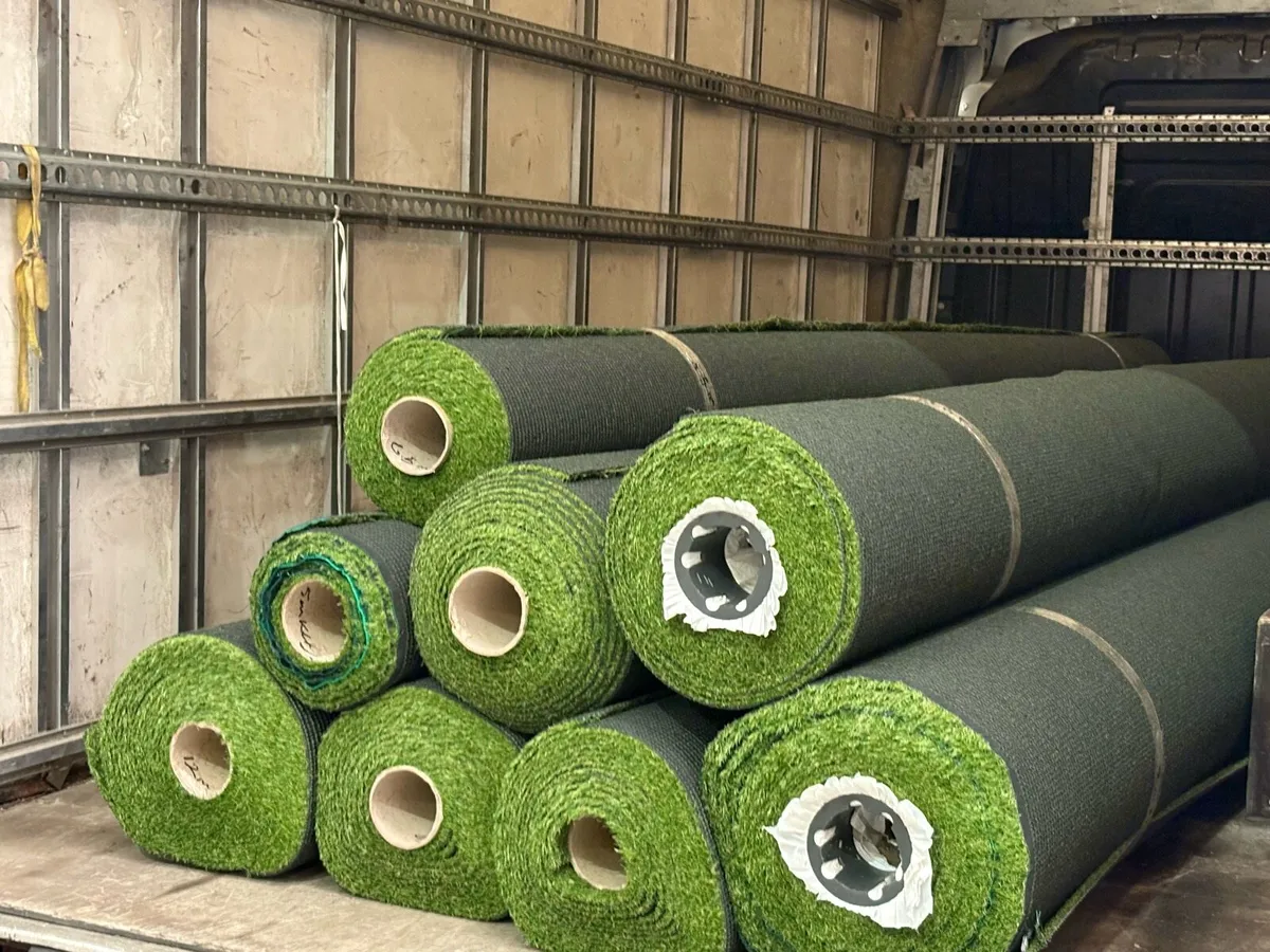 New fake grass 75+ rolls available - Image 4