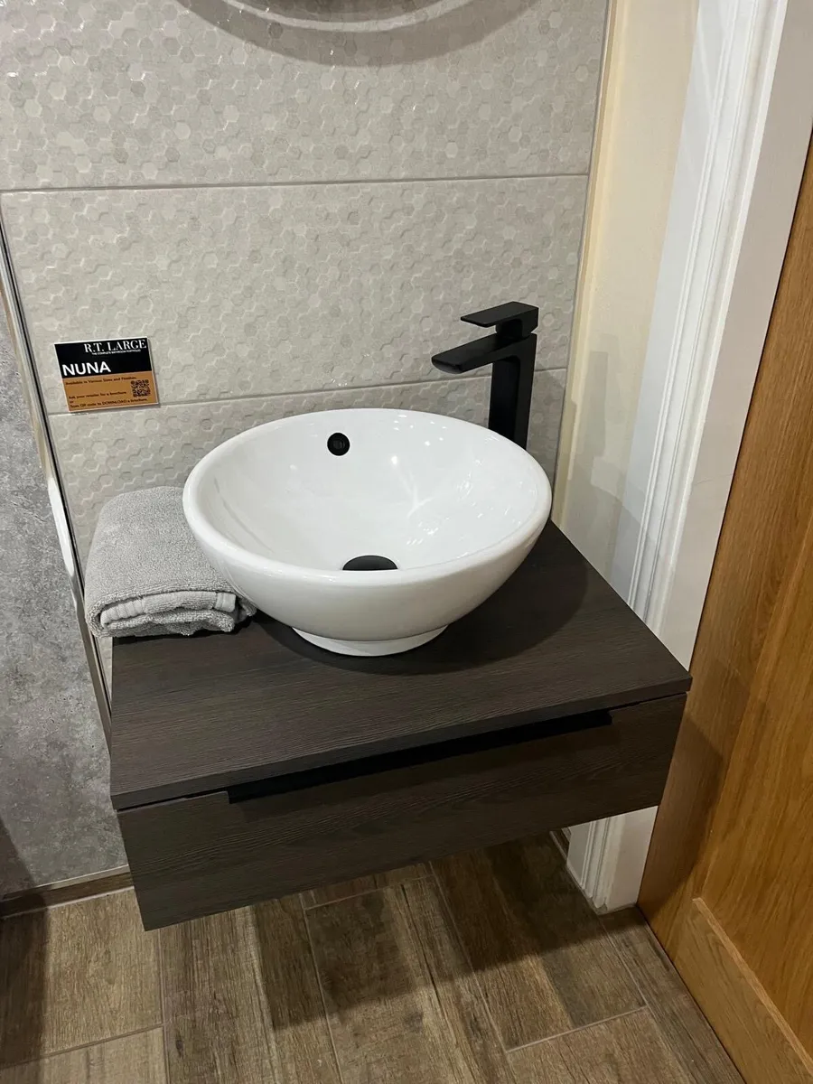 Bathroom vanity unit - Image 1