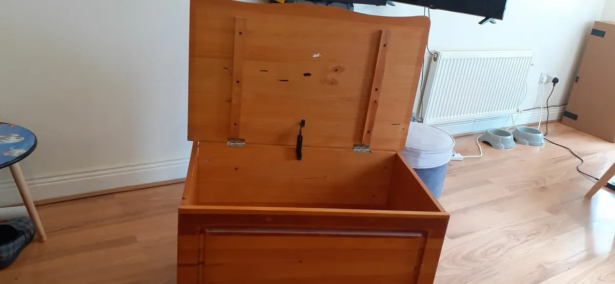 blanket box - Image 1