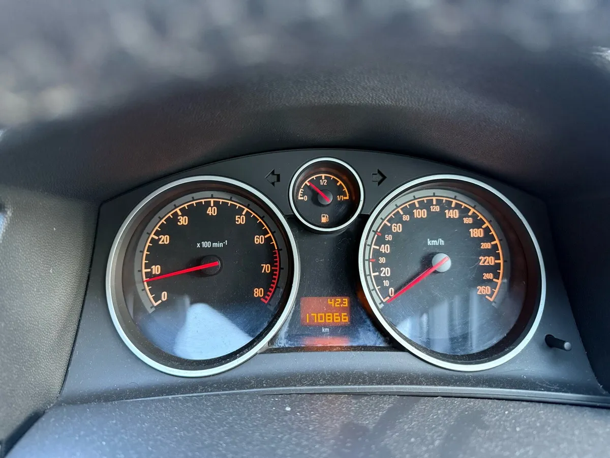 Opel Astra 08 1.4 Petrol NCT Until end of Jan 2026 - Image 2