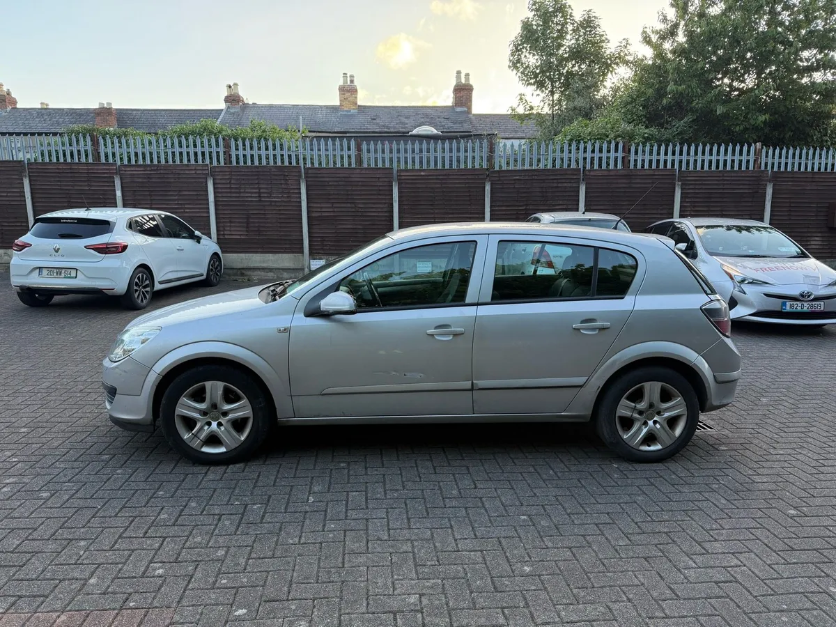 Opel Astra 08 1.4 Petrol NCT Until end of Jan 2026 - Image 3