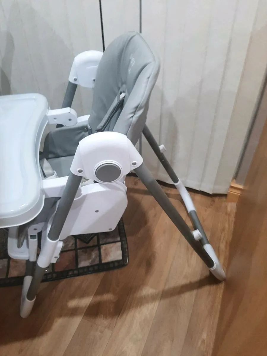 High chair - Image 1