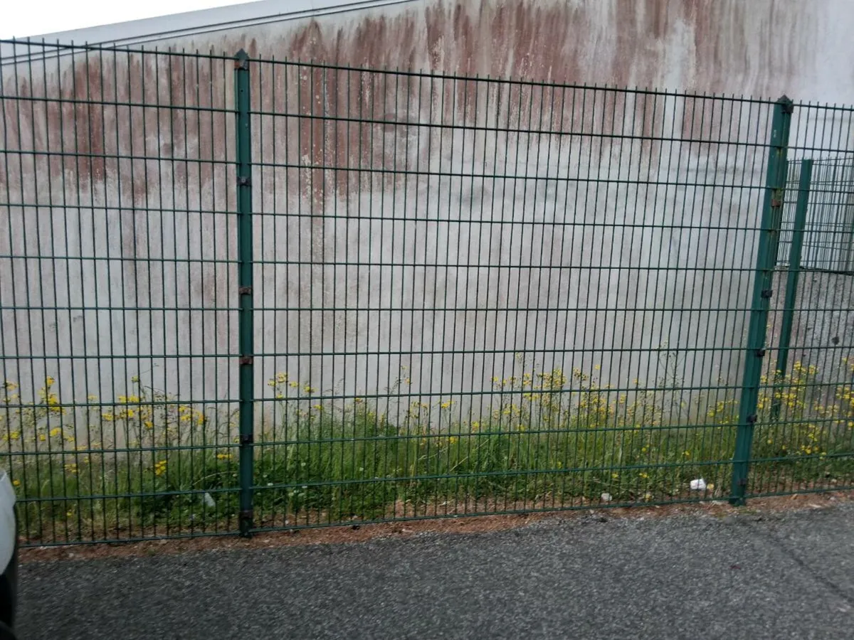 V-mesh fencing panels - Image 1