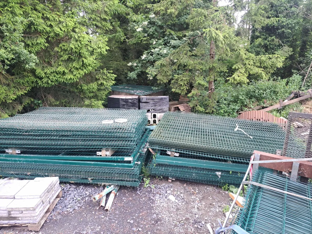 V-mesh fencing panels - Image 2