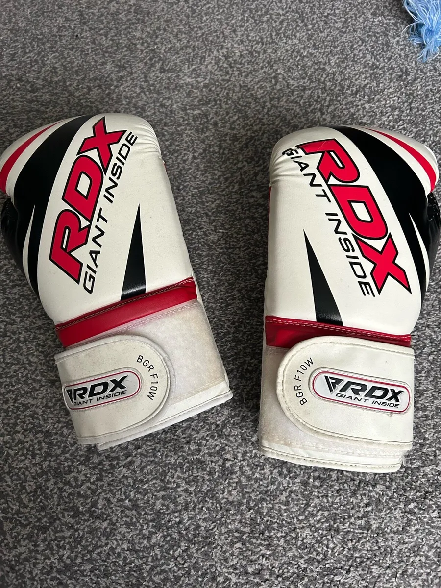 2 pairs Boxing gloves and pads - Image 3