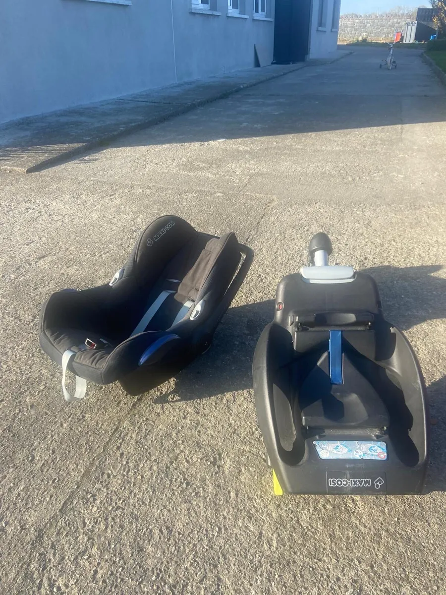 Maxi cosi and isofix - Image 1