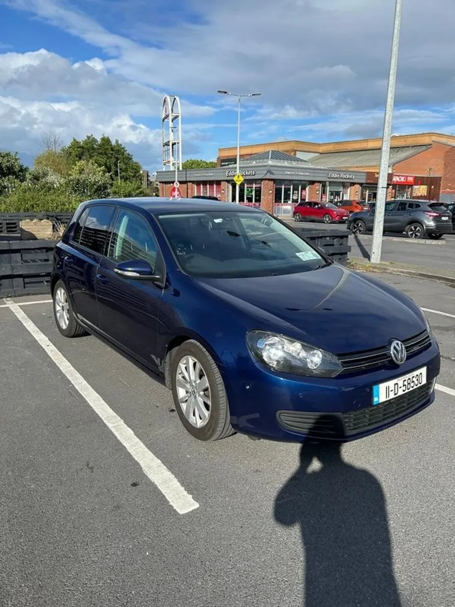 2011 Volkswagen Golf - Image 2