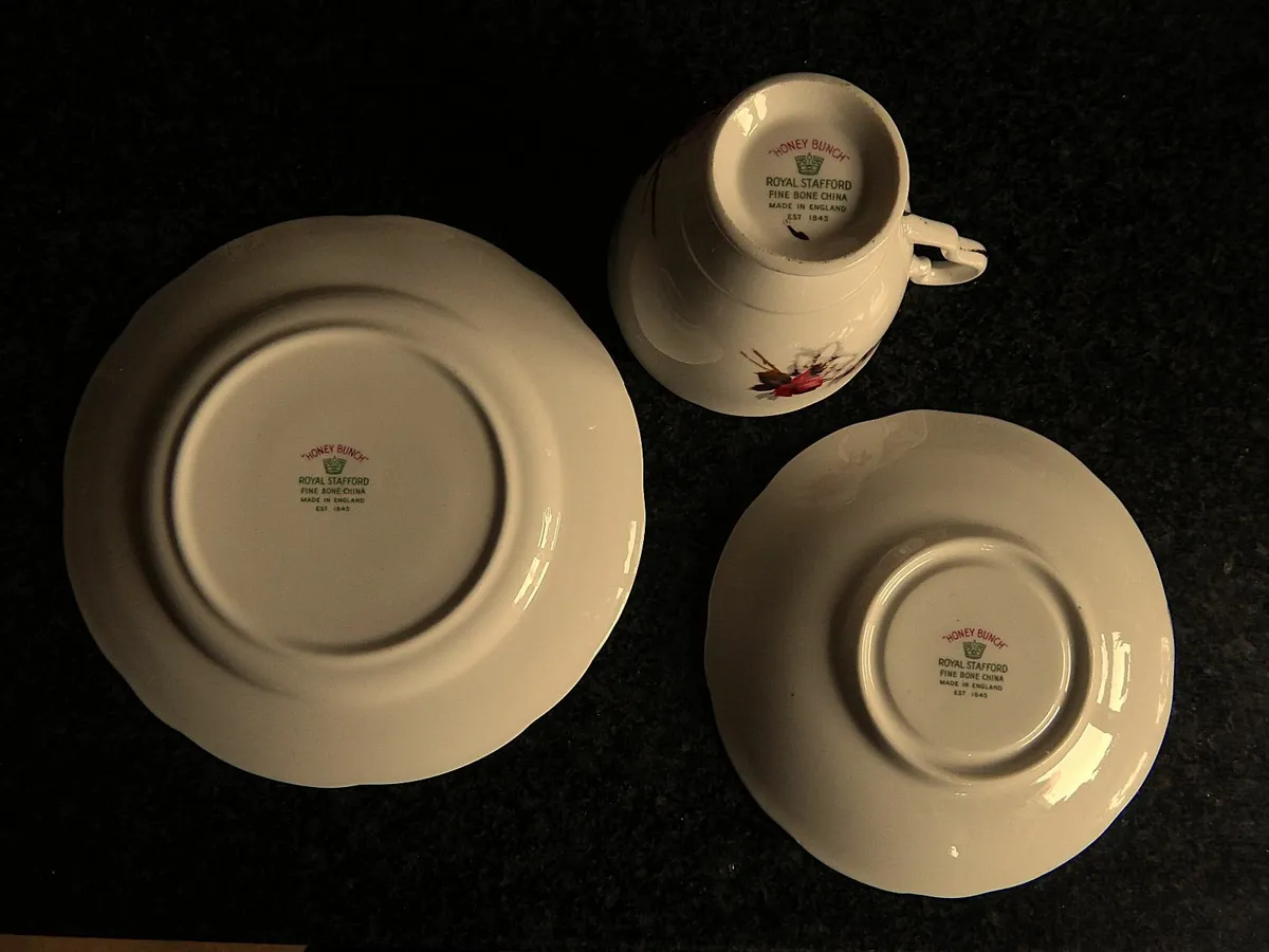 15 Piece Royal Stafford Honey Bunch China Tea Set - Image 4