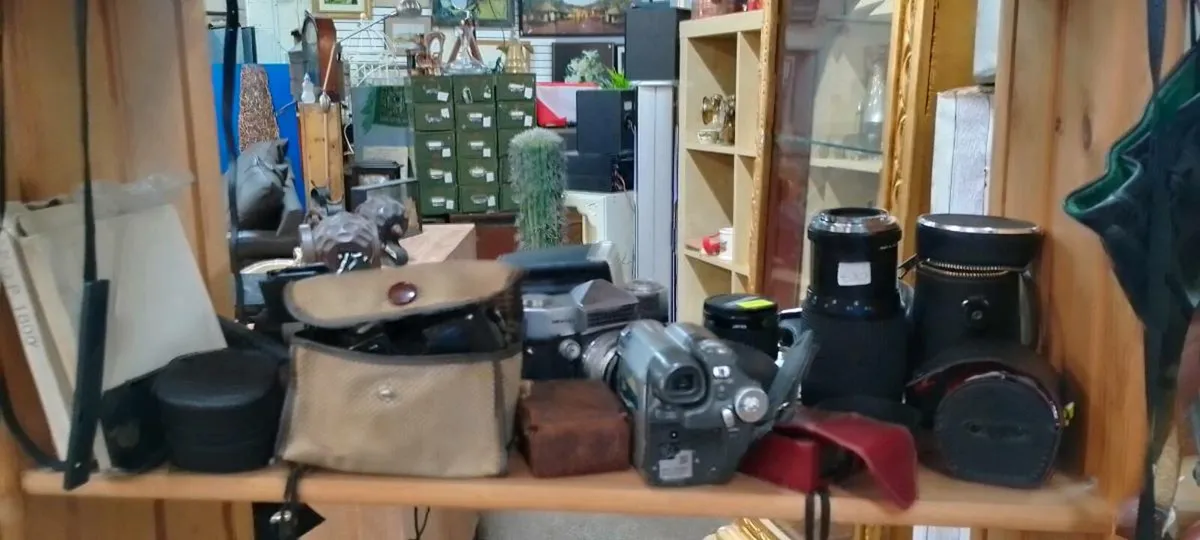Large Selection Of Vintage Cameras And Bits - Image 4