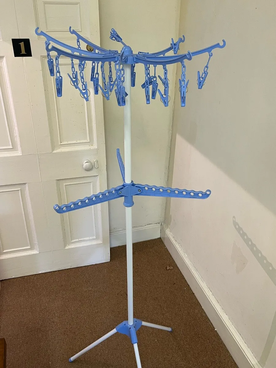Free standing clothes dryer - Image 1