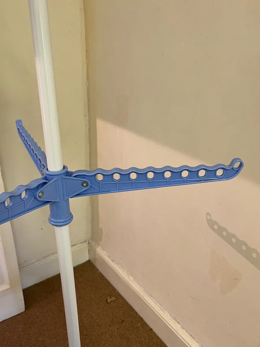Free standing clothes dryer - Image 2
