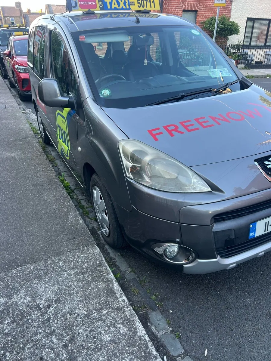 Taxi to rent - Image 1