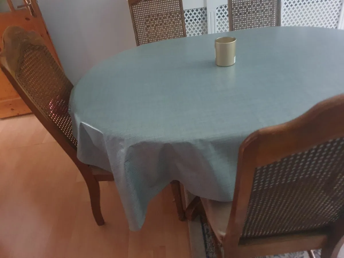 Table and 5 chairs - Image 2