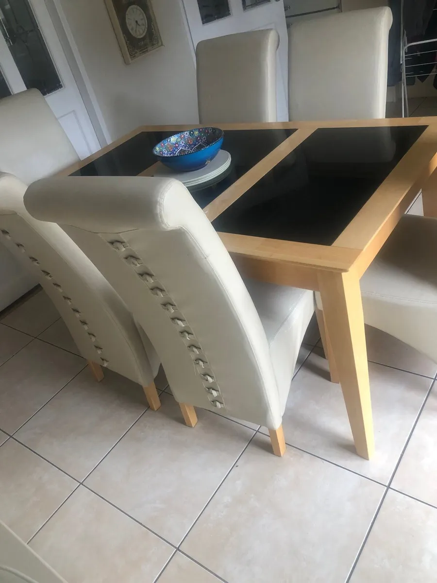 Kitchen table 6 cream chairs - Image 1
