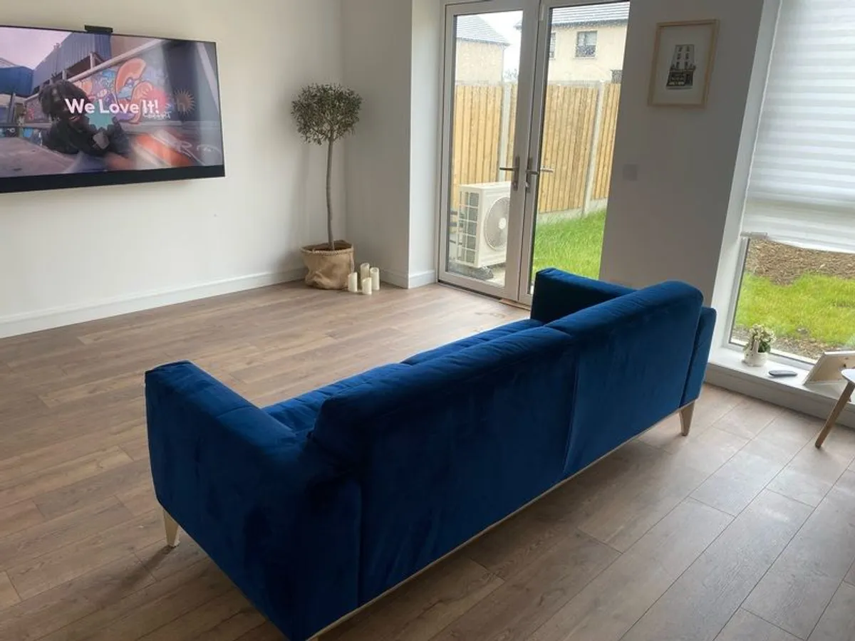 Blue velvet couch - Image 4