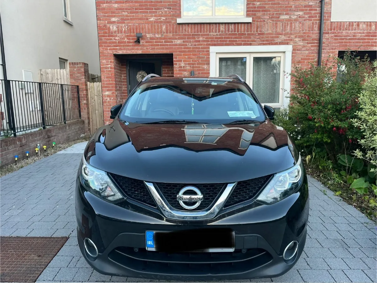 Nissan Qashqai High Spec Panoramic Roof low miles - Image 1