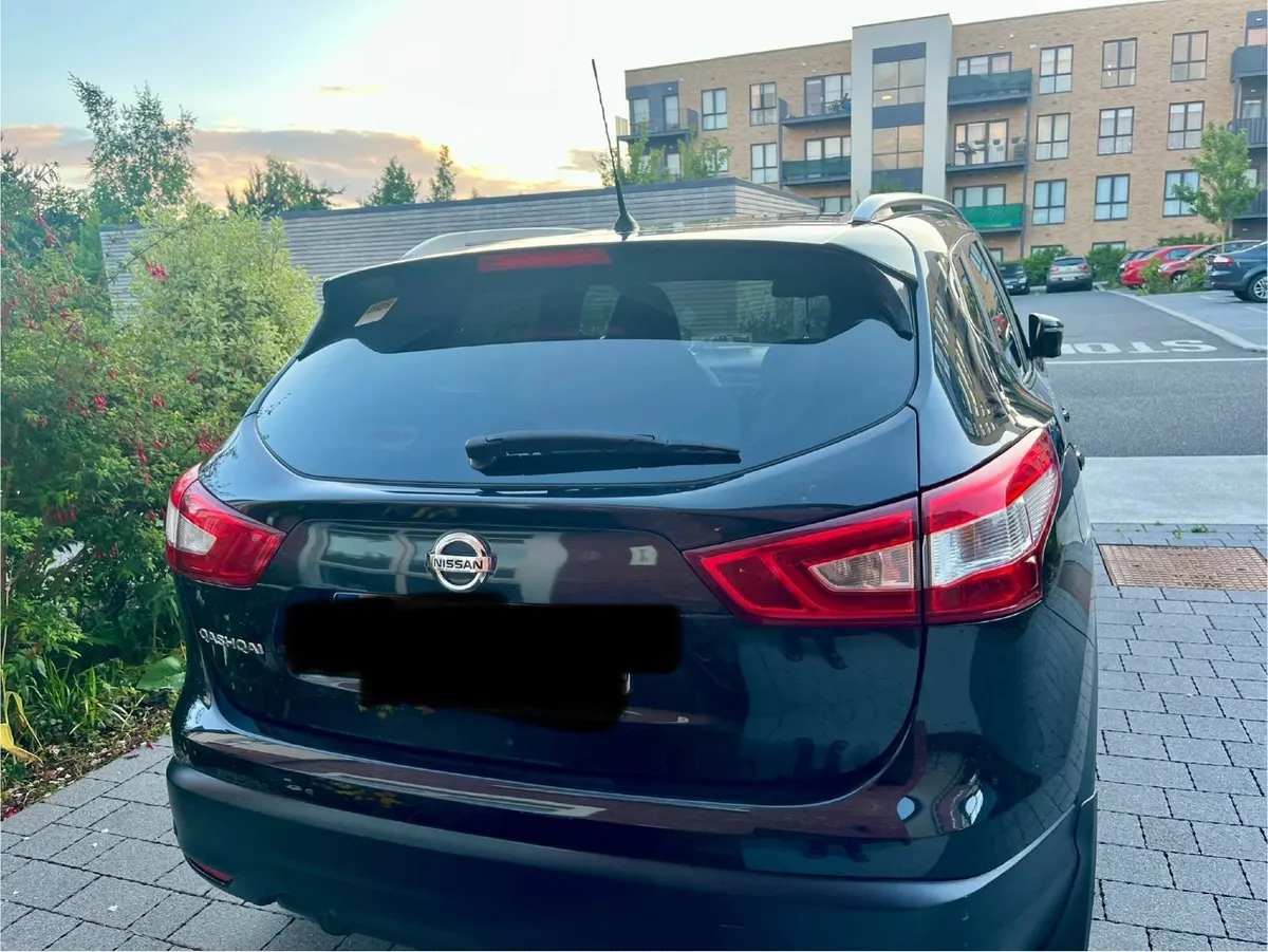 Nissan Qashqai High Spec Panoramic Roof low miles - Image 2