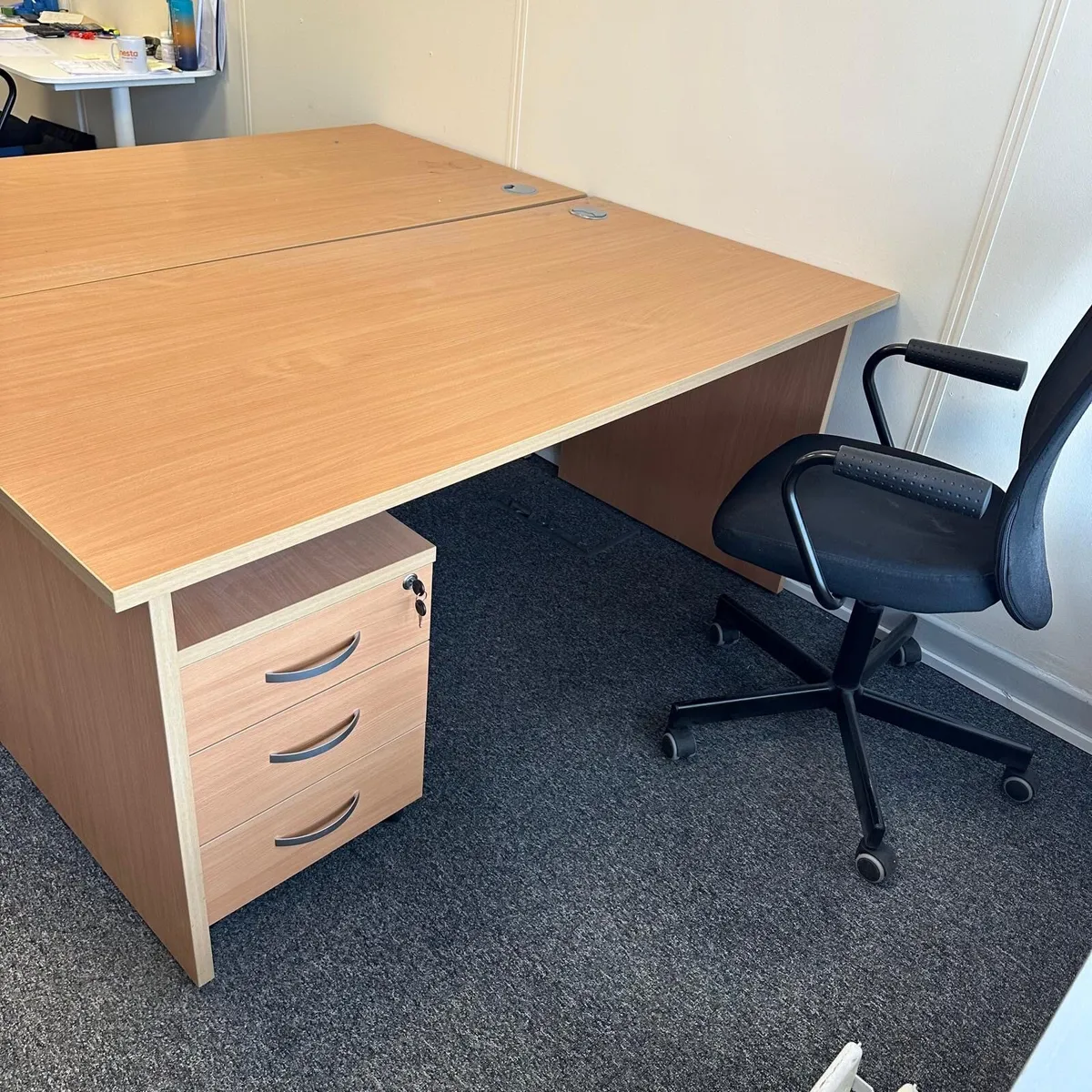 Office furniture - Image 2
