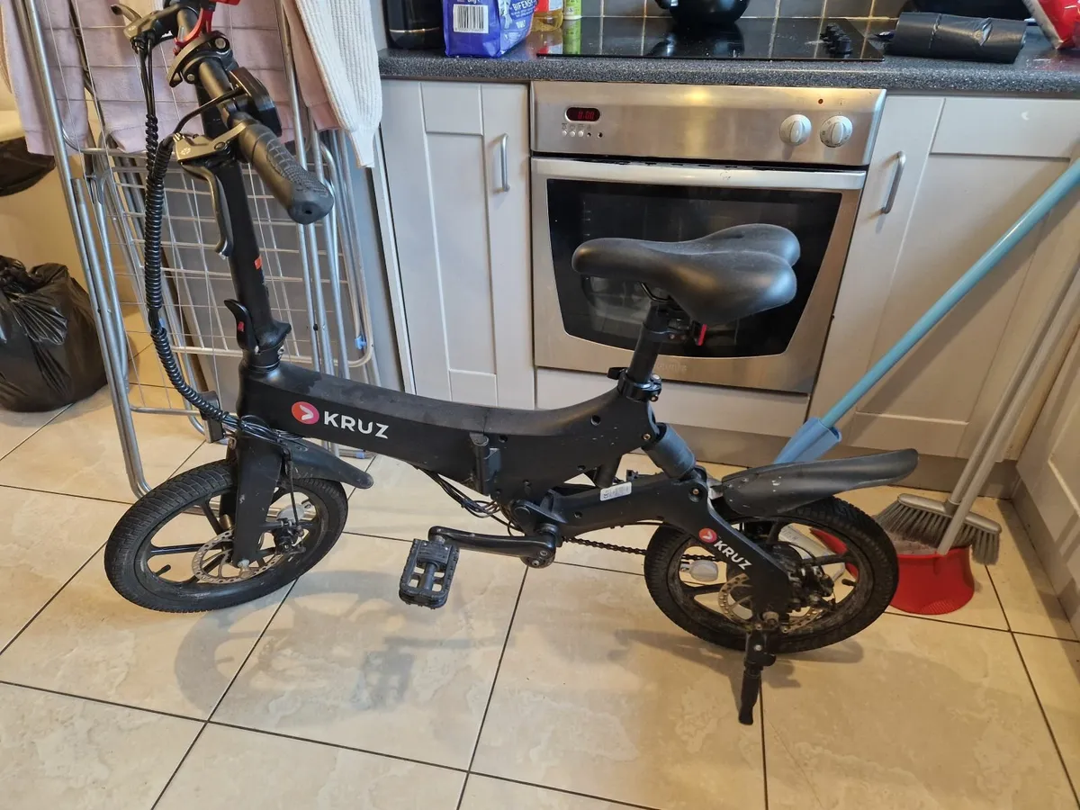 Kruz Cadiz Folding Electric Bike - Image 1