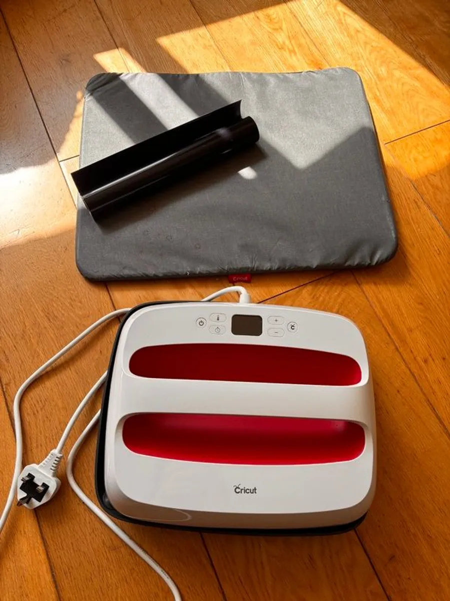 Cricut easypress 2 - medium raspberry heatpress - Image 2