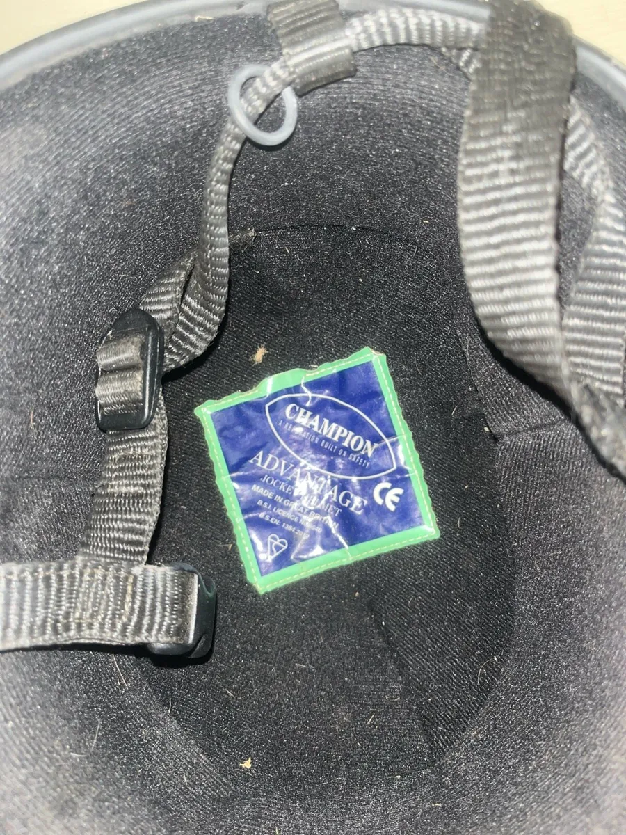 Child’s riding helmet - Image 2