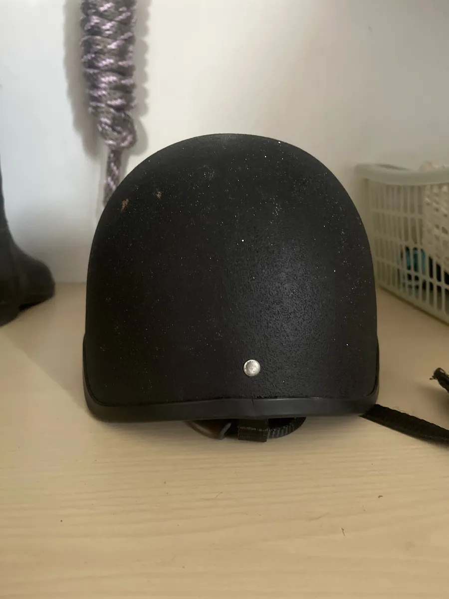 Child’s riding helmet - Image 3