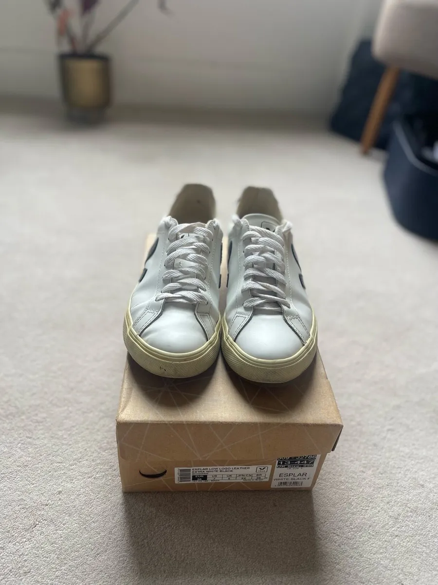 Veja Trainers - Image 1