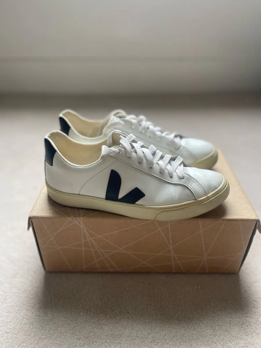 Veja Trainers - Image 2