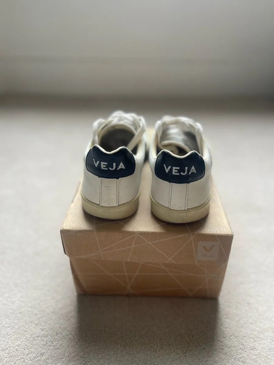 Veja Trainers - Image 3