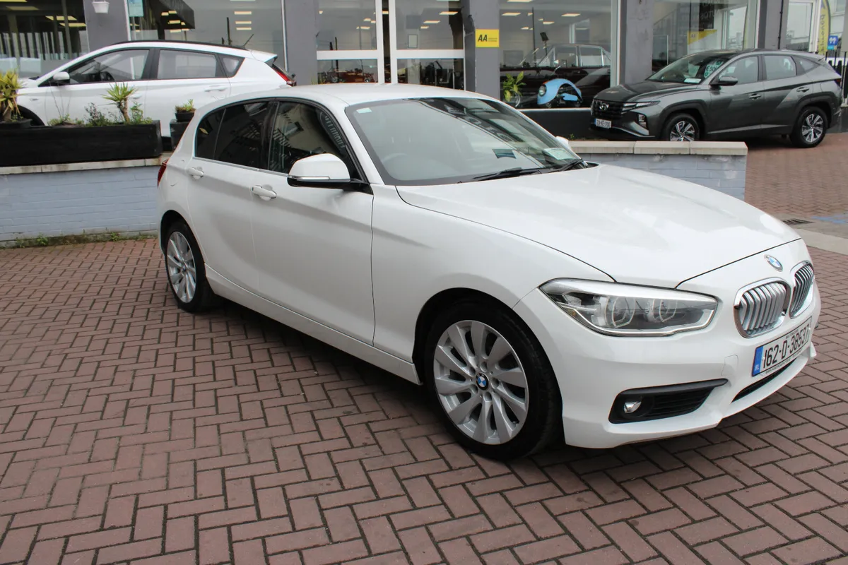 BMW 118i SE LUXURY 5DR HATCHBACK AUTOMATIC - Image 1