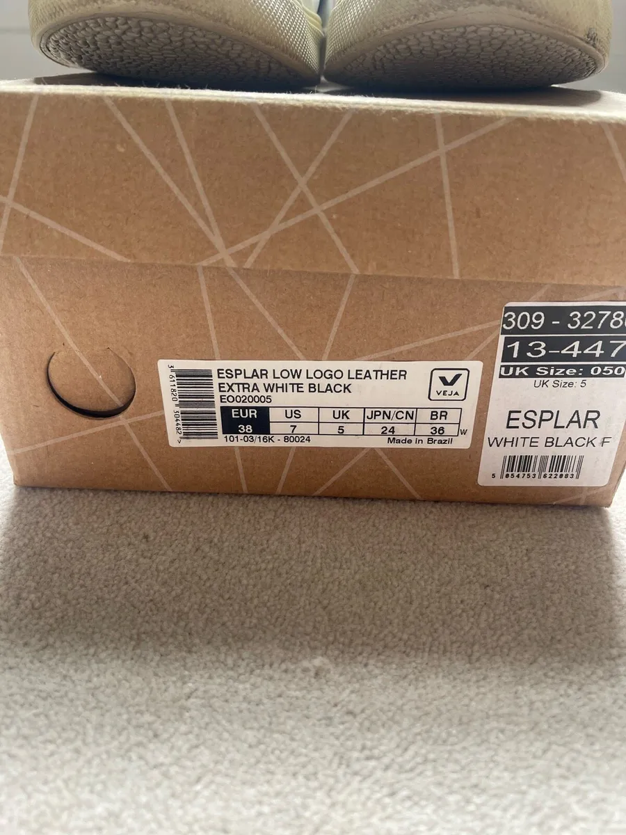 Veja Trainers - Image 4