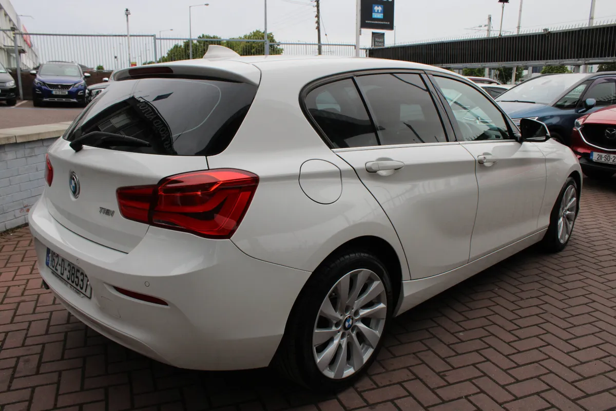 BMW 118i SE LUXURY 5DR HATCHBACK AUTOMATIC - Image 4