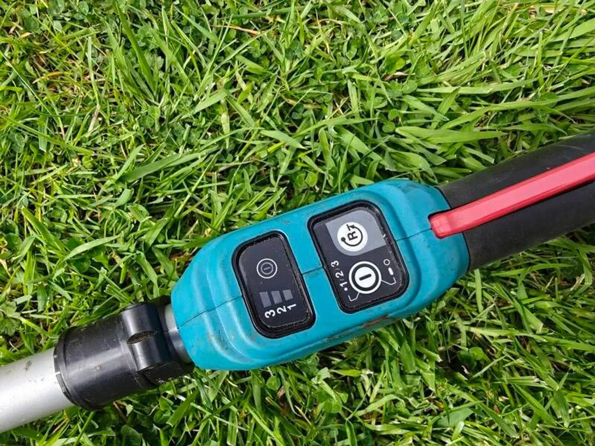 Pole Hedge Trimmer Makita 18v DUN500W with battery and charger - Image 4