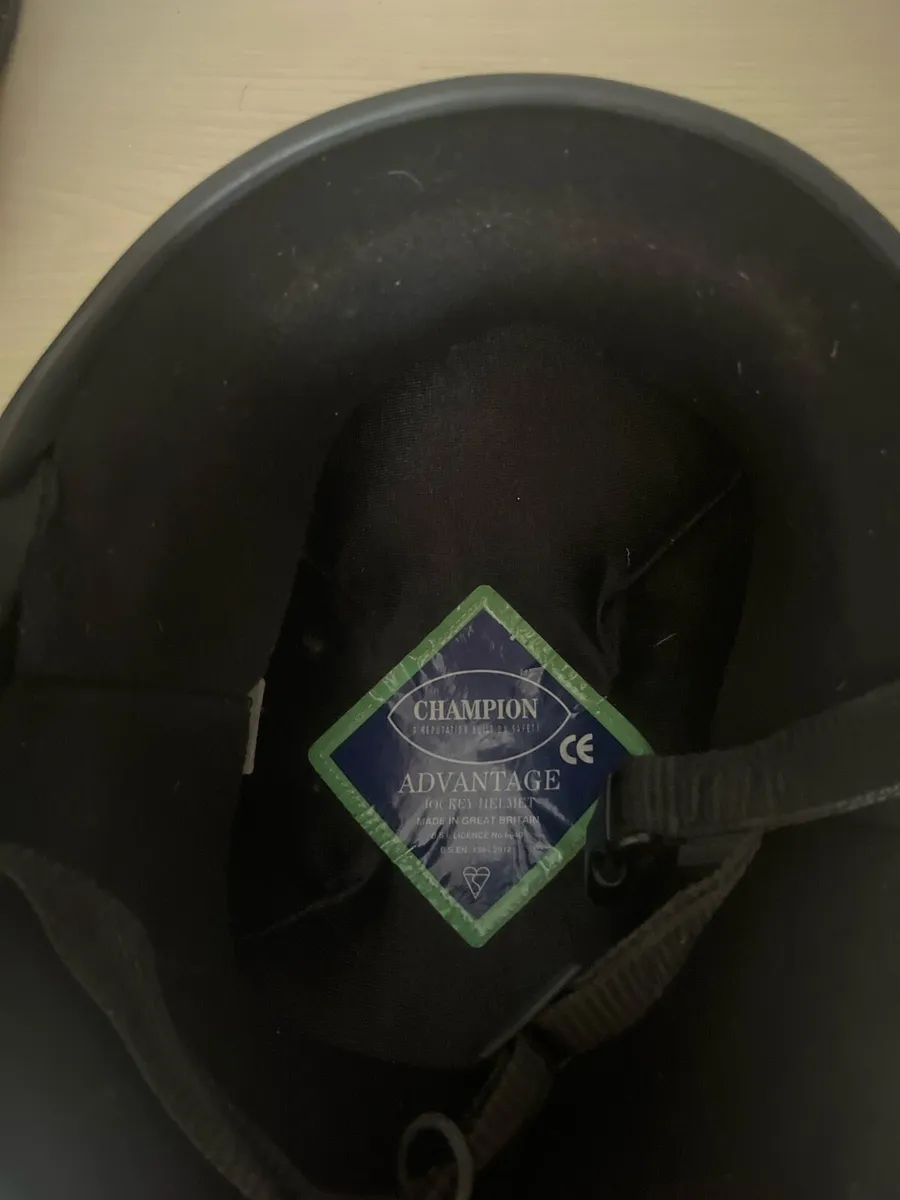 Child’s riding helmet - Image 2