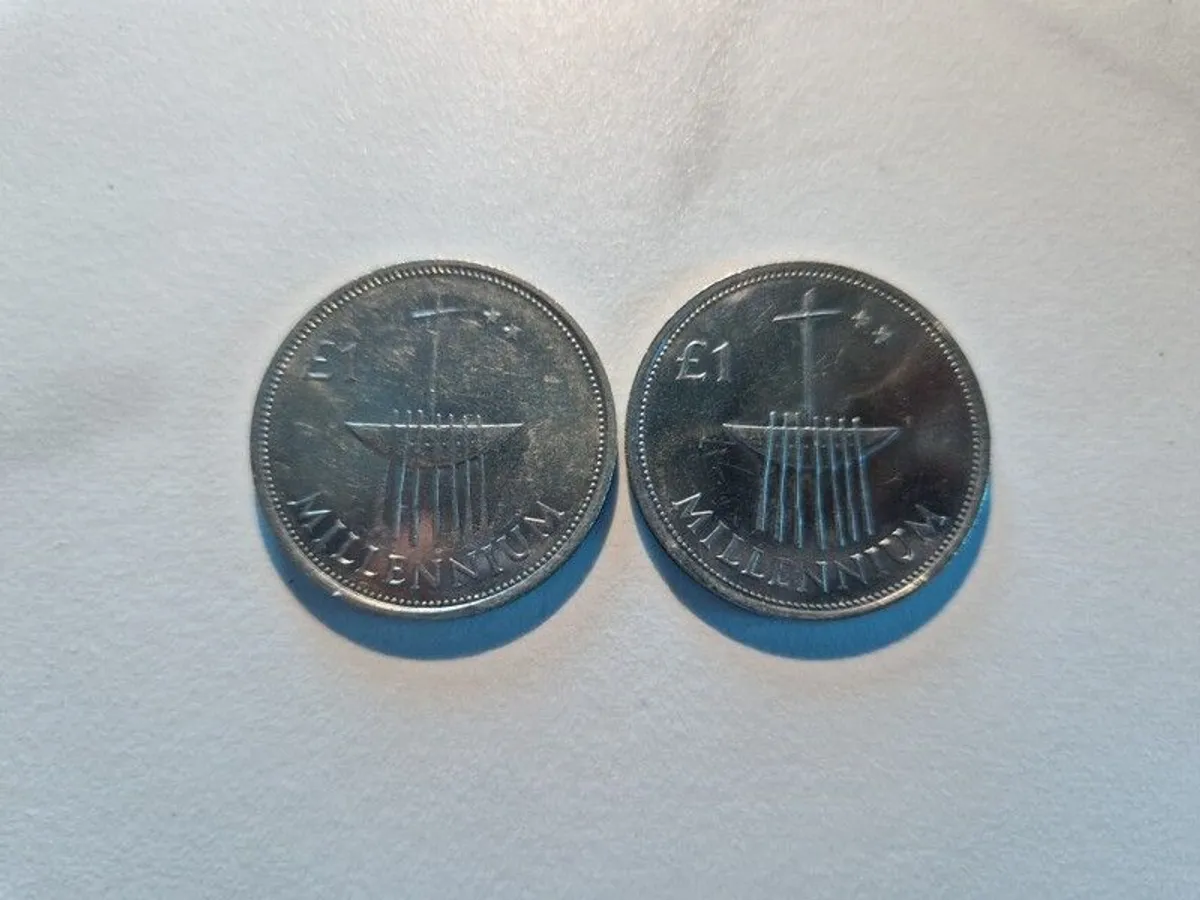 Millenium 2000 one pound coins - Image 2