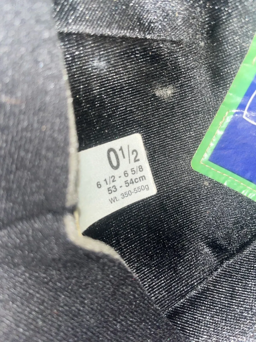 Child’s riding helmet - Image 3